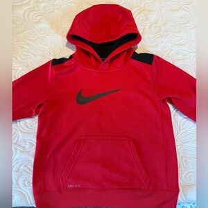 Nike Dri-Fit Boy's Red Large size 7 Pullover Hoodie Black Nike Swoosh Sign